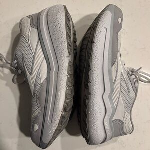Brooks Ghost Max 2